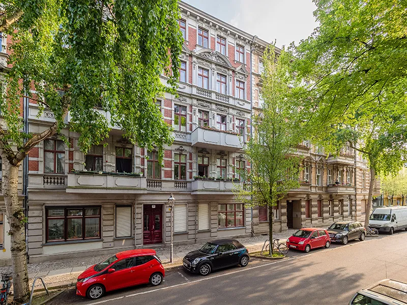 Charmante Altbauwohnung mit Balkon - ab sofort verfügbar — photo 1